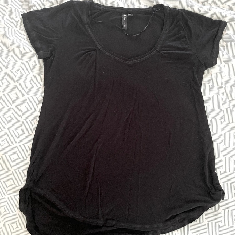 Small black t shirt